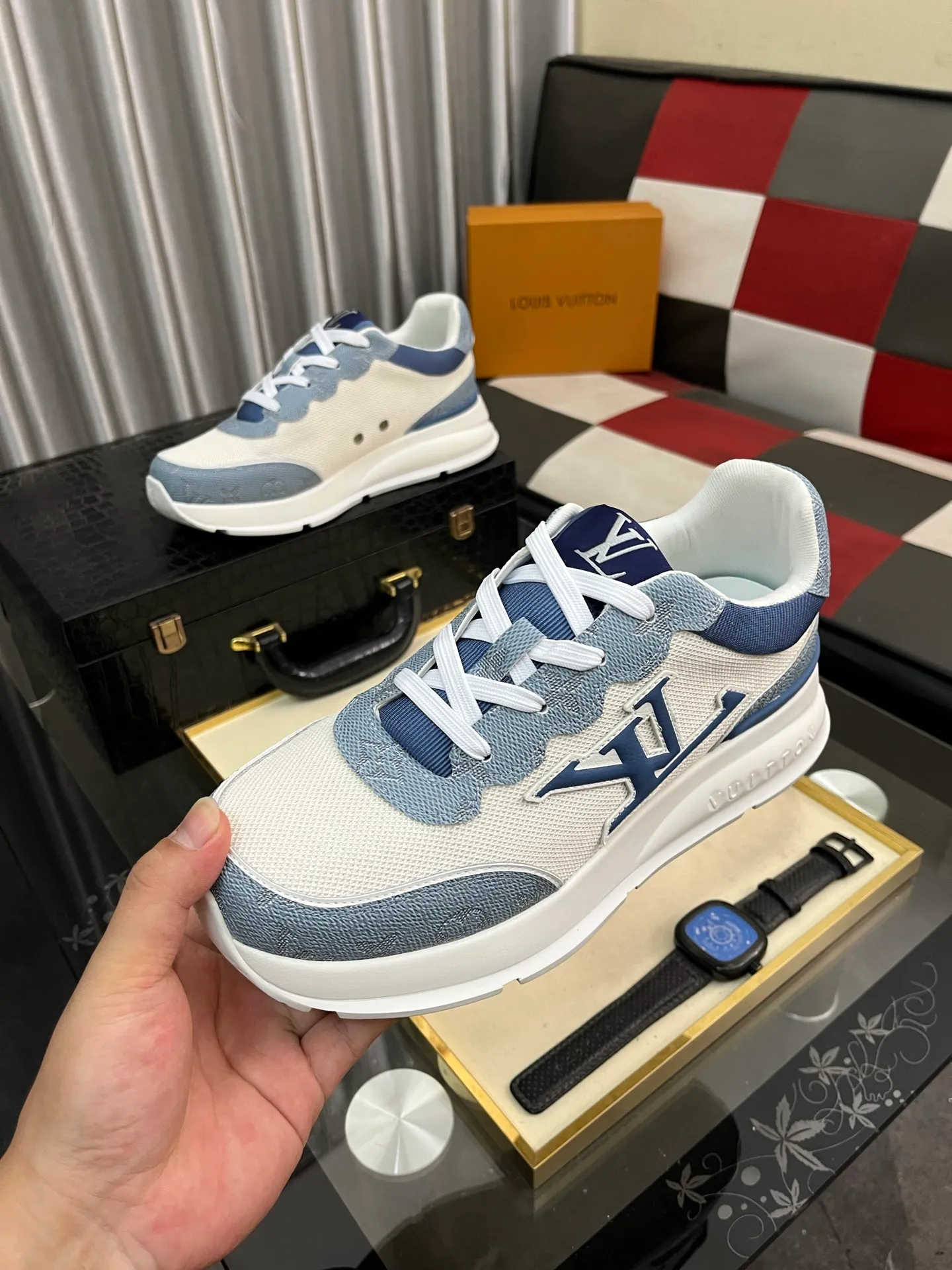 Men's shoes 💰458⌚️⌚️【LOUlS VUlTTON】Louis Vuitton ~ unique and casual style. LV counter purchasing 🏃casual shoes😍😍 are on sale at the men's counter at the same time. Italian imported brands select top-layer Italian cowhide. 🐑Sheepskin lining (refuses to discolor and grind feet) Sole: Original sole specially provided by the original factory 🎬Better in kind Code number: 38-443⃣️Color selection